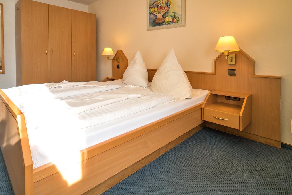 Hotel Zum Lieben Augustin Meersburg Room photo
