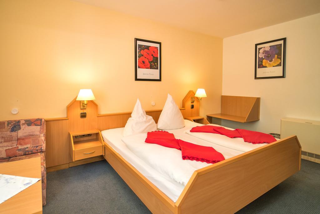 Hotel Zum Lieben Augustin Meersburg Room photo