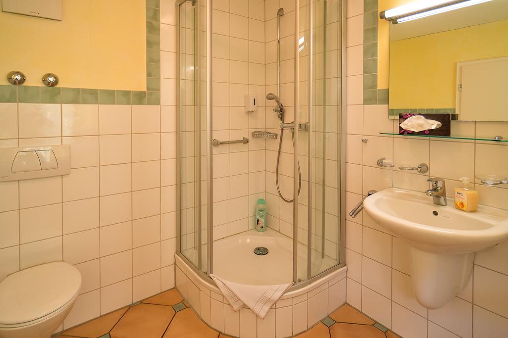Hotel Zum Lieben Augustin Meersburg Room photo