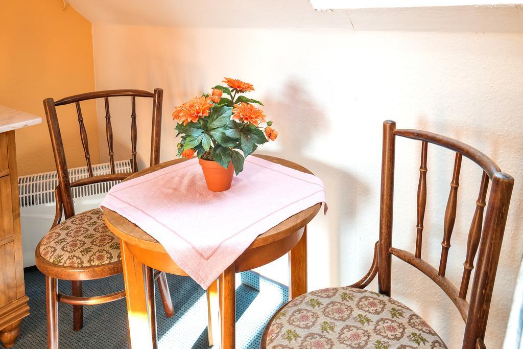 Hotel Zum Lieben Augustin Meersburg Room photo