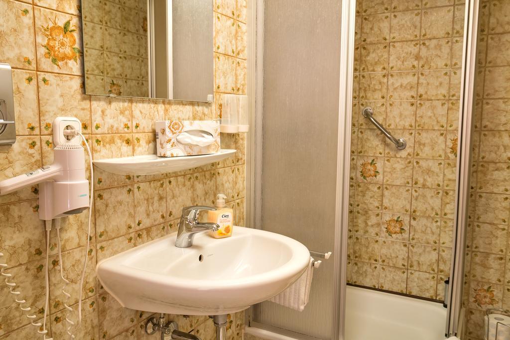 Hotel Zum Lieben Augustin Meersburg Room photo